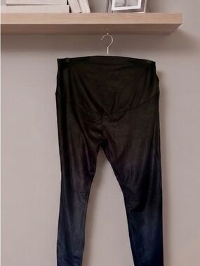 Paisley Sky Black Maternity L faux leather leggings